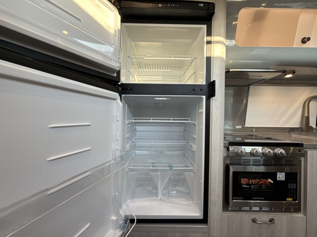 2026 Airstream International 28RB Twin — photo 8 of 8