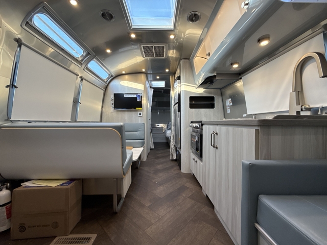 2026 Airstream International 28RB Twin — photo 2 of 8