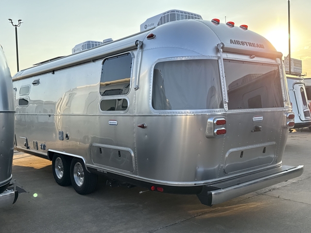 2026 Airstream International 28RB Twin — photo 6 of 8