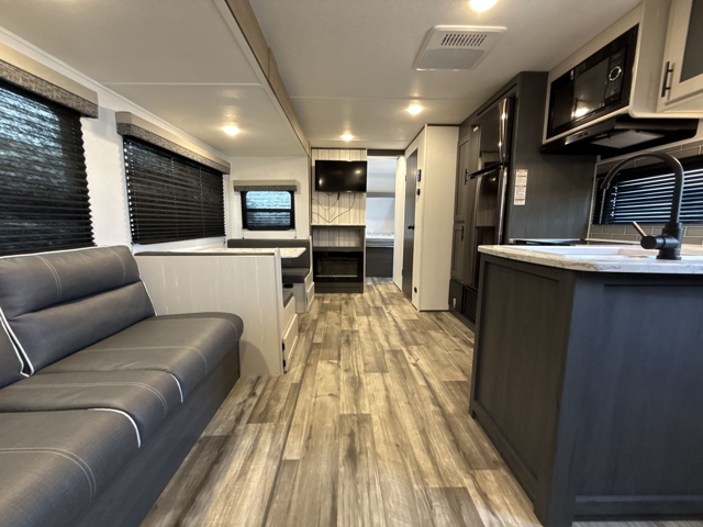 2024 Dutchmen Aspen Trail LE 26RL — photo 5 of 8
