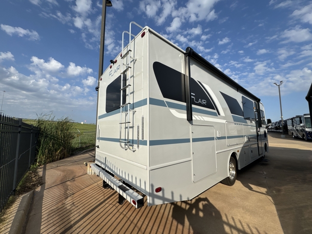 2026 Fleetwood Flair 29M — photo 7 of 8