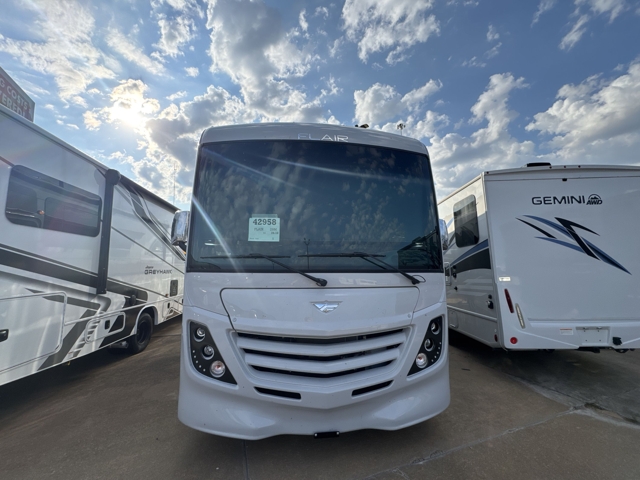 2026 Fleetwood Flair 29M — photo 4 of 8