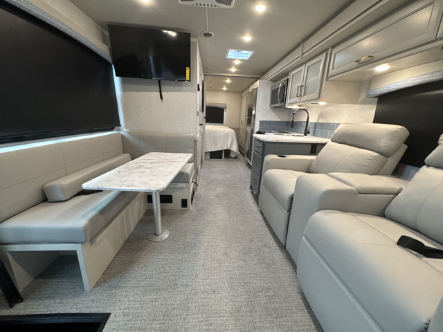 2026 Fleetwood Flair 29M — photo 3 of 8