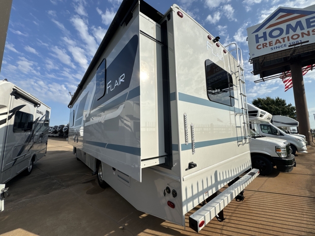 2026 Fleetwood Flair 29M — photo 6 of 8