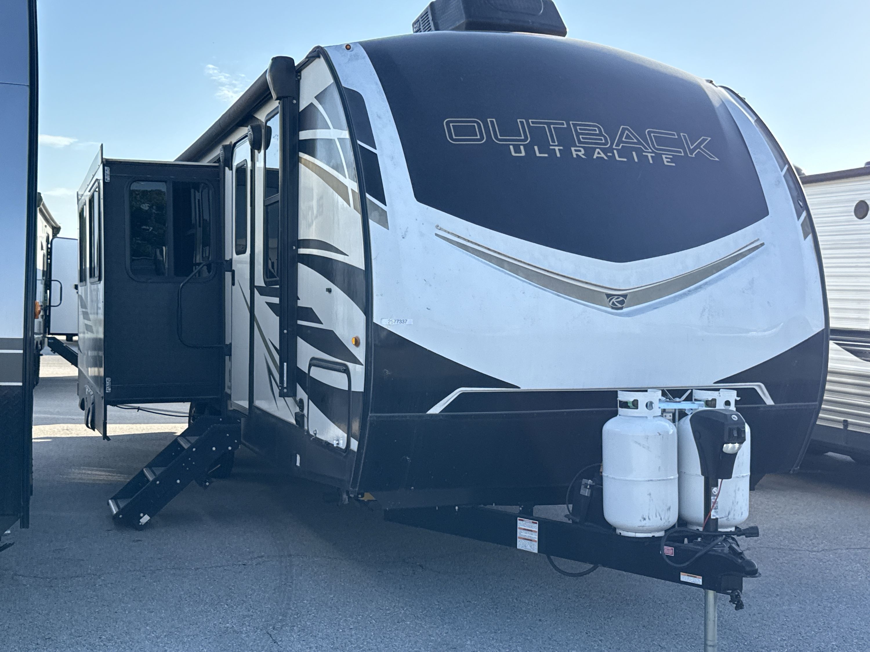 Best Travel Trailer for Full Time Living With a Family