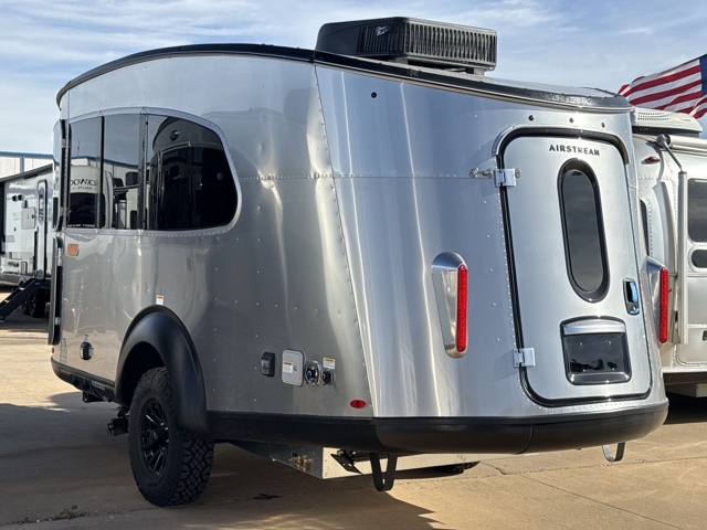 2026 Airstream Basecamp 20XE — photo 6 of 8