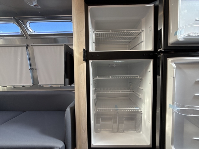2026 Airstream Globetrotter 27FB Twin — photo 8 of 8