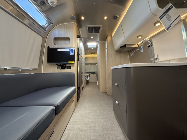 2026 Airstream Globetrotter 27FB Twin — photo 2 of 8