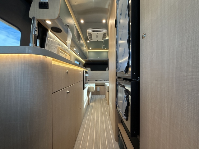 2026 Airstream Interstate 24GT Tommy Bahama Edition — photo 2 of 8