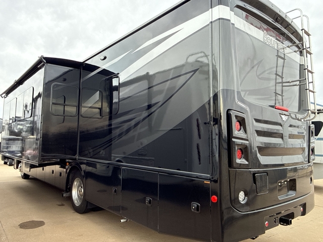 2026 Fleetwood Bounder 35K — photo 6 of 8