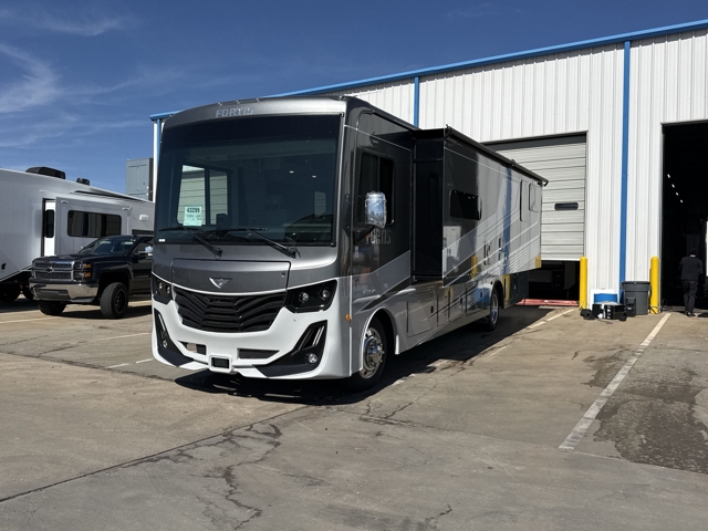 2026 Fleetwood Fortis 32RW — photo 5 of 8