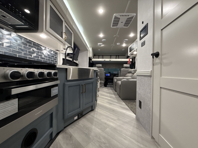 2026 Fleetwood Fortis 32RW — photo 3 of 8