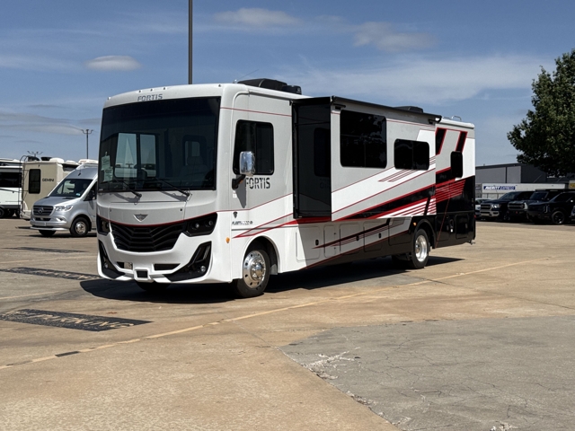 2026 Fleetwood Fortis 34MB — photo 5 of 8
