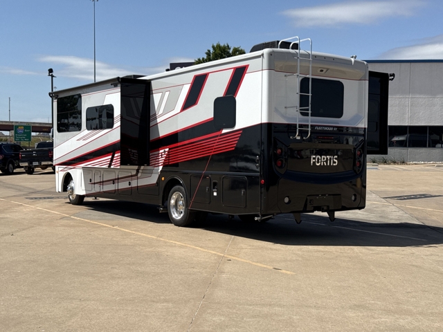 2026 Fleetwood Fortis 34MB — photo 6 of 8