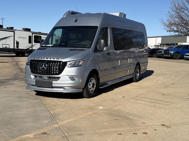 2026 Airstream Interstate 24GL Tommy Bahama Edition — photo 5 of 8