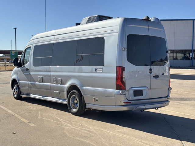 2026 Airstream Interstate 24GL Tommy Bahama Edition — photo 6 of 8