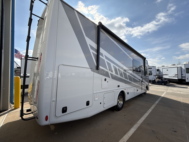 2026 Thor Hurricane 29L — photo 8 of 8