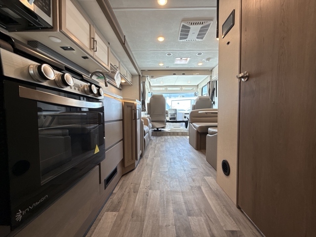 2026 Thor Hurricane 29L — photo 4 of 8