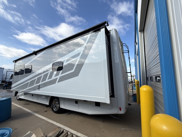 2026 Thor Hurricane 29L — photo 7 of 8