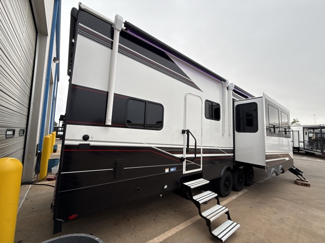2026 Jayco Seismic 395 — photo 8 of 8