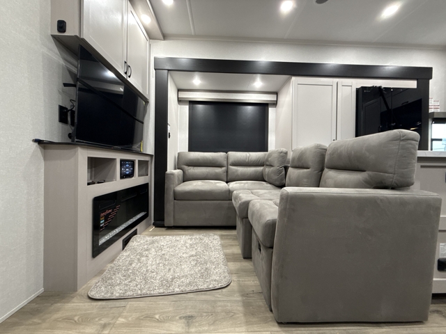 2026 Jayco Seismic 395 — photo 3 of 8