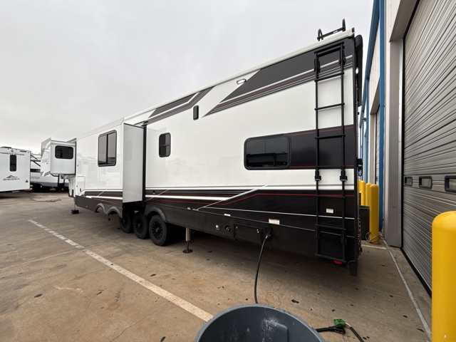 2026 Jayco Seismic 395 — photo 7 of 8