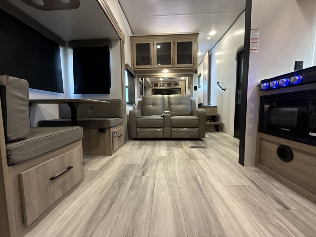 2026 Keystone Coleman Legacy 2400REX — photo 3 of 8