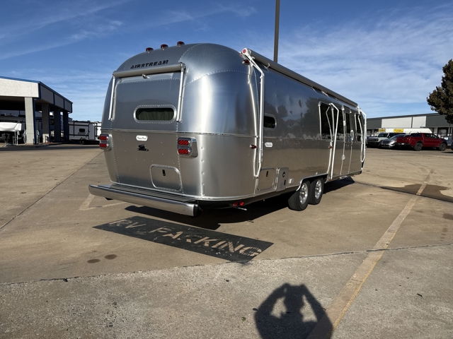 2026 Airstream Flying Cloud 30FB Bunk Queen — photo 7 of 8