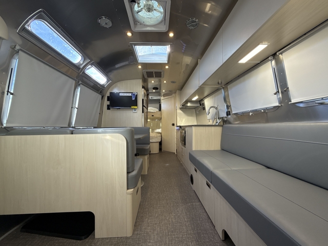 2026 Airstream Flying Cloud 30FB Bunk Queen — photo 2 of 8