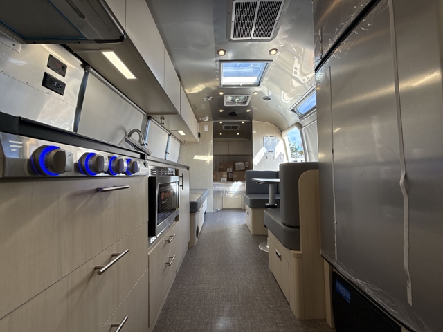 2026 Airstream Flying Cloud 30FB Bunk Queen — photo 3 of 8