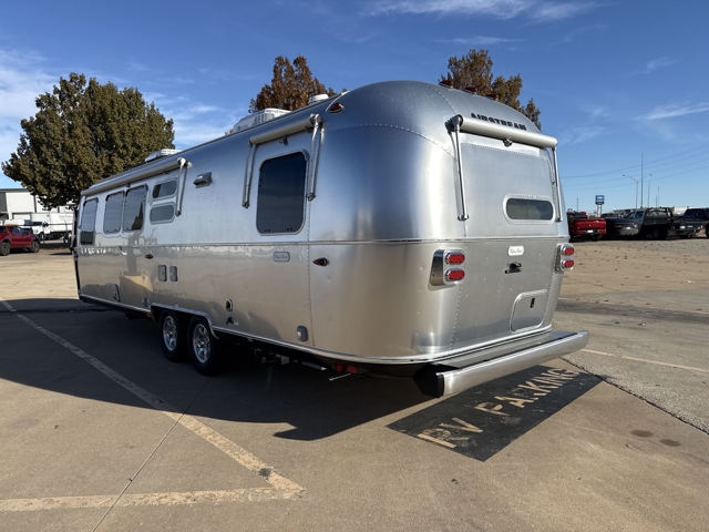 2026 Airstream Flying Cloud 30FB Bunk Queen — photo 6 of 8