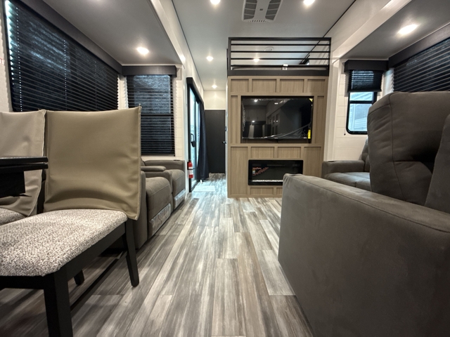 2026 Jayco Jay Flight Bungalow 404LOFT — photo 3 of 8
