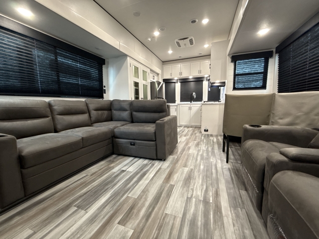 2026 Jayco Jay Flight Bungalow 404LOFT — photo 4 of 8