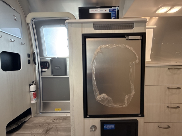 2026 Airstream Bambi 20FB — photo 8 of 8