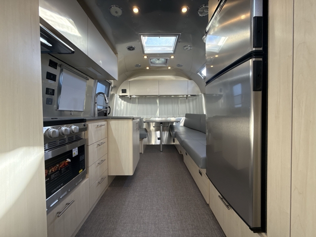 2026 Airstream Flying Cloud 27FB Twin — photo 3 of 8
