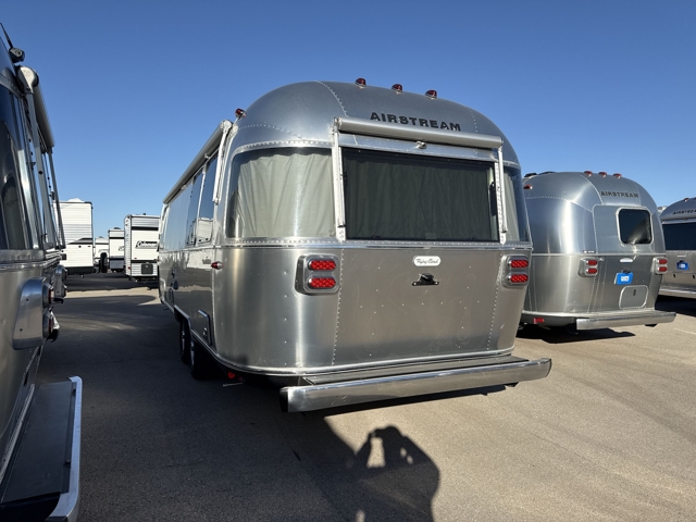 2026 Airstream Flying Cloud 27FB Twin — photo 6 of 8