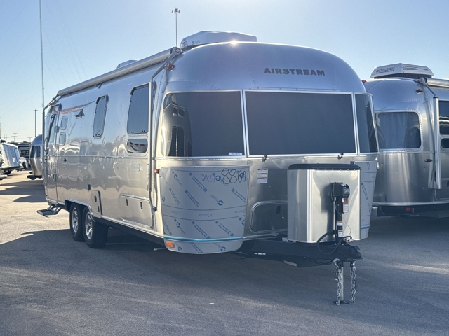 2026 Airstream Flying Cloud 27FB Twin — photo 1 of 8