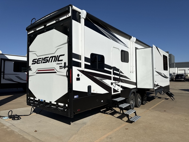 2025 Jayco Seismic 399 — photo 8 of 8