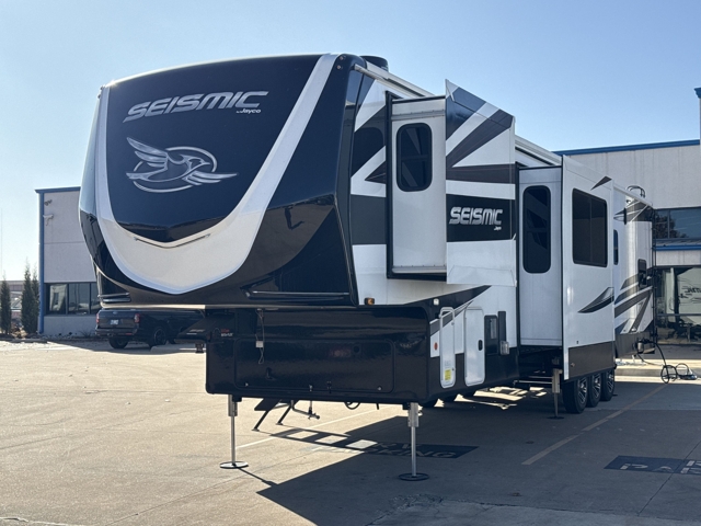 2025 Jayco Seismic 399 — photo 6 of 8