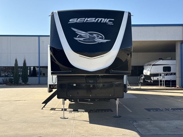 2025 Jayco Seismic 399 — photo 5 of 8