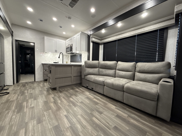 2025 Jayco Seismic 399 — photo 4 of 8