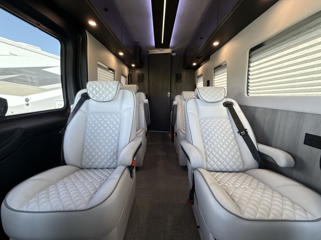 2027 Thor Freedom Mover PX10 Awd — photo 3 of 8
