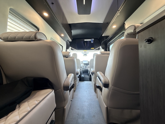 2027 Thor Freedom Mover PX10 Awd — photo 4 of 8