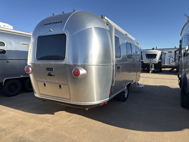 2026 Airstream World Traveler 22RB — photo 7 of 8