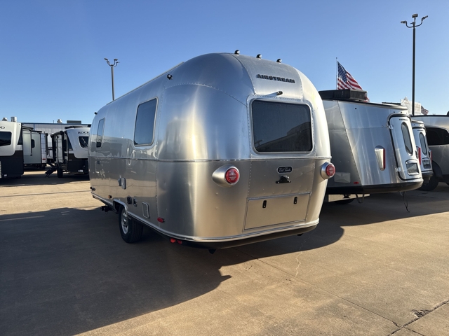 2026 Airstream World Traveler 22RB — photo 6 of 8