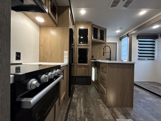 2024 Forest River Rogue 32SUT — photo 4 of 8