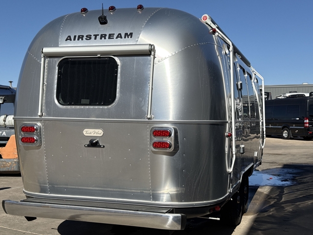 2025 Airstream Trade Wind 23FB Twin — photo 7 of 8