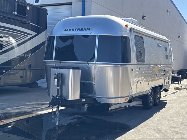 2025 Airstream Trade Wind 23FB Twin — photo 5 of 8