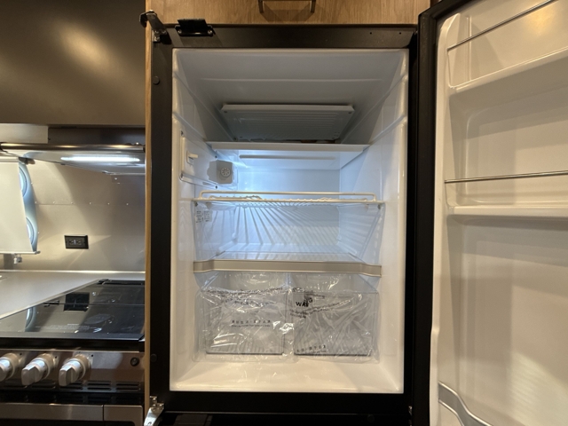 2025 Airstream Trade Wind 23FB Twin — photo 8 of 8