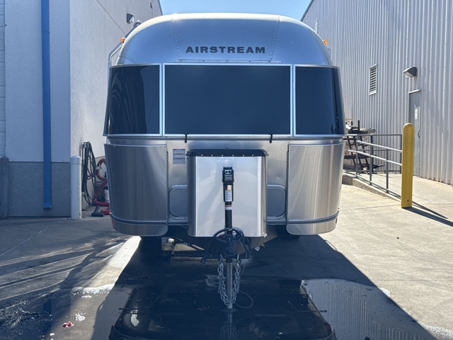 2025 Airstream Trade Wind 23FB Twin — photo 4 of 8
